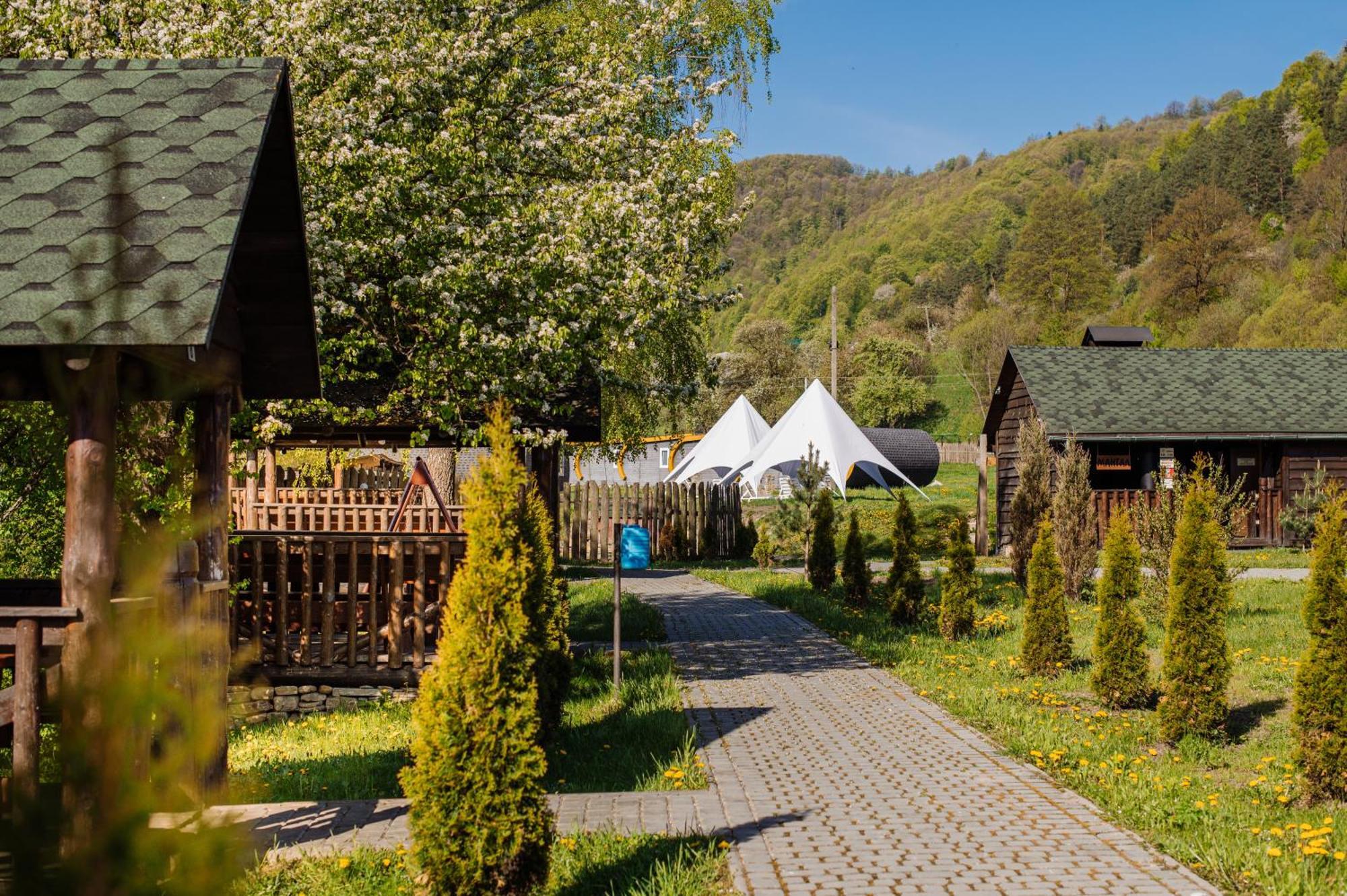 Рибничанка Hotel Skhidnytsia Exterior foto